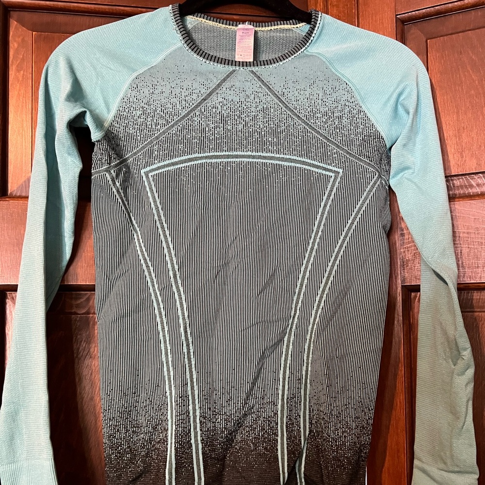 Girls iviva top size teql and black size 12